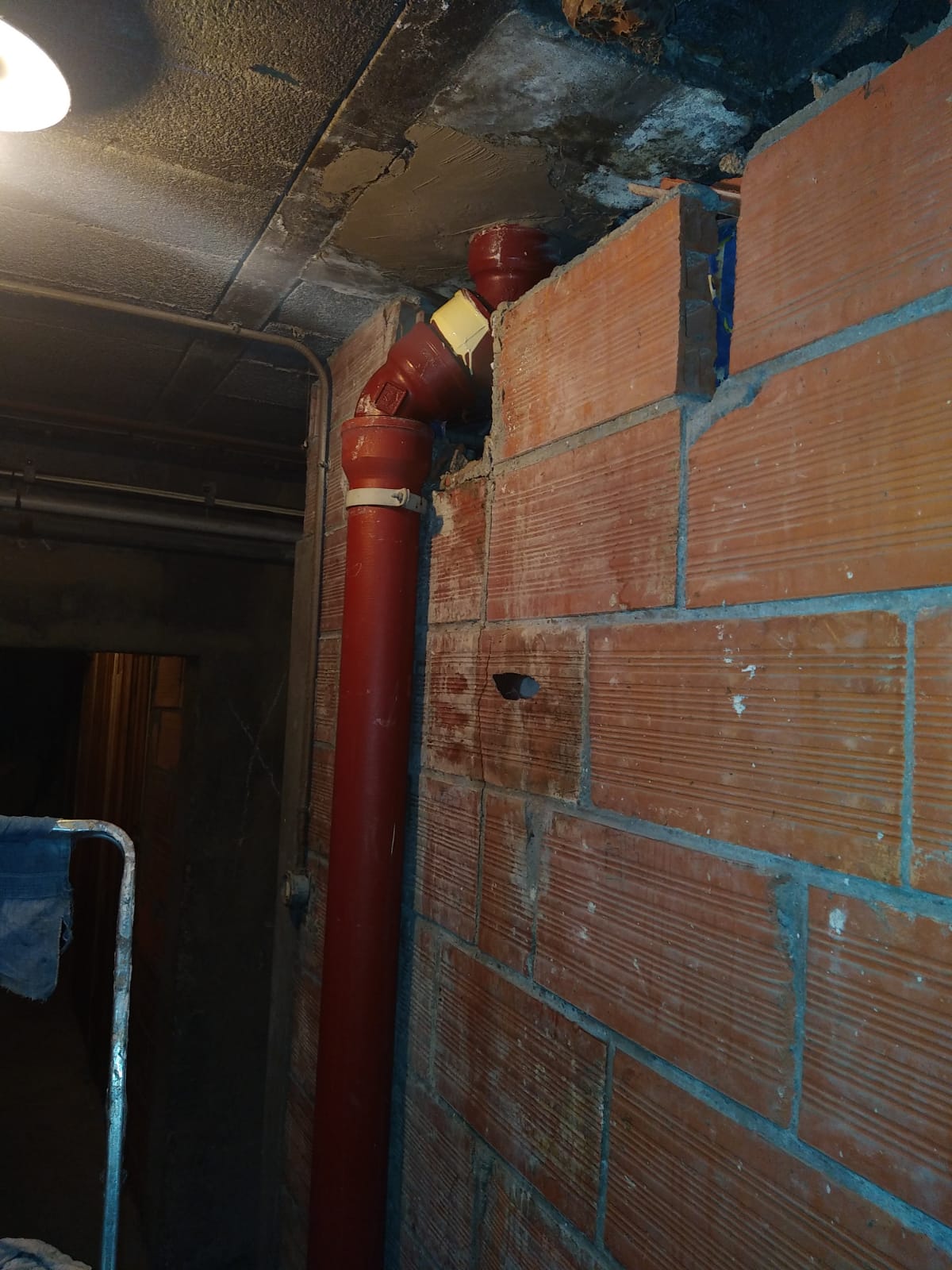 Raccord de cave après chantier — réseau neuf en place